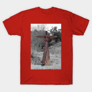 rusty wheel T-Shirt